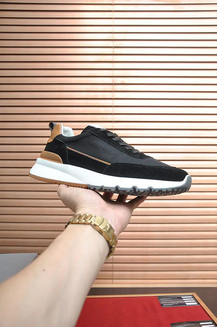 Get out of the factory. BCNew Brunello Cucinell* Low gang sneakers. The classic veils inspire the taste of the sneakers.. High-swiss-lighted, reveloping shoes are light and flexible., The shoes are tight on both sides., I'm comfortable with air. Heel and shoe mats are branded.logoMark, The back and the weavers. The original model of light-blowing rubber grabs the soles of the shoes. Make shoes comfortable and flexible on their feet.. Easy and comfortable. Standard cabinet number: 38-44.（45Make a reservation.）