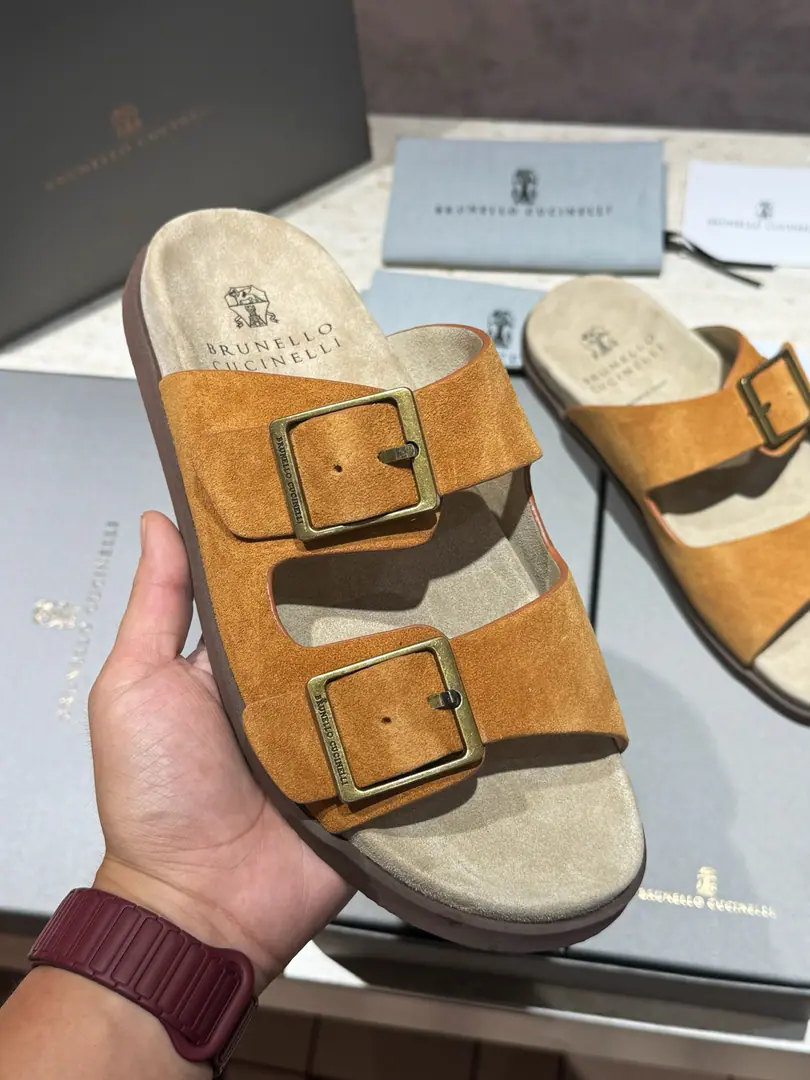 Brunello CucineliMen, leather slippers. The materials are beautiful.. Soft, skin-shoeed, wrapped-up designs that touch your feet., And with the most light. Combining the outer soles of micro-holed materials, Make your leisure time more comfortable.. Size:39-44(38.45Custom）
