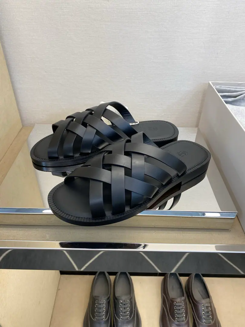 ⚠️【BRUNELL *CUCINELLI】 ⚠️High Quality, Top crafts. ⚠️Men's skin slippers. ⚠️Positive: 39－45, 46, Make a reservation. Leather. Fly face. ⚠The latest classic fork-to-draw.！🐂Goods！The summer must be set up., Top crafts[John.]💯💯！Fahrenheit.: Original oil waxed cow skin., It's so strong.(It's super-high., A touch.)！Uchi., The insides are all wrapped in calf skin., My feet are soft and cozy.！It's so strong.！The note is so thick.！！Maximum Version！
