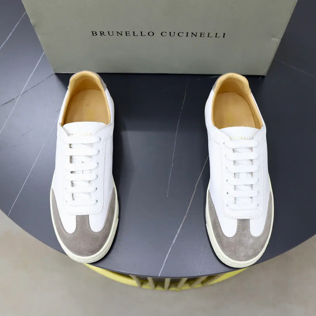 Get out of the factory. BCNew items for sale🆕Brunello CucinelliNew paragraph｜The fabric is made up of imported anti-vealed cow skins.｜Into the skin of the cow.｜Details of sutures in the same colour｜Lightly and softly, the natural rubber floors are soothing.｜Janey's shoes are a little bit of a heel.｜It's been a long time since I've had air.｜Summer is a very important thing to recommend. Size: 39-44（38.45.Do it.）