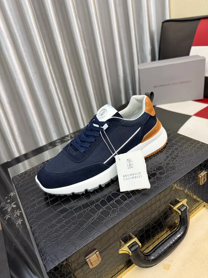 Get out of the factory.⌚️⌚️NewBrunello CucinelliSpring and summer.•I wear leisure sports shoes. BCThe world's top luxury brand from Italy. The shoes are airy and weave the wool. The high temperature of the shoe is melting.TPU Unique design Jane is not a bad person. The shoe is loose and the baggy is tight.+A pin-and-dock. Inside is a white benzene for a cow.+0.5mmCircle-based punch-hole design High-footing bubbles and cattle stickers. The upper foot is comfortable. TPU+PUThe big bottom is one. Shoes boxes are in the original drawer mode Shoes and shoes. Codes:38-44