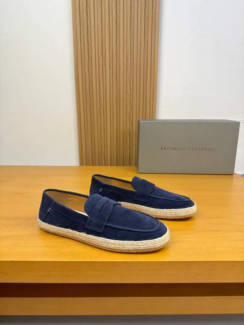 【 Brunello Cucinelli】Bruno.·Cuchnelli. High-end quality Original List·The leisure board shoes are stomping. Shoe.: Imports🔝High-swilight revelling cow skin., Shoe Dan..Back up..Sew the sewn-up of the outer car., Brand-loading decorations Uchi.: Water-tied cow skin. Otsumi!: It's so light.TPR·Rubber.Weaving ropes around the perimeter. Combination to the base Super-high-quality control.·- I'm doing a little work.: Highlight(High-end·- How expensive.·Slot) Size: 39-44（38, 45, Make a reservation.)·BC0126