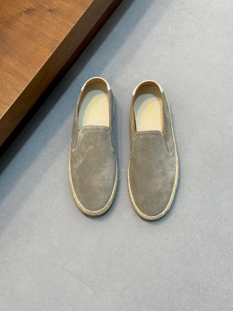 Brunello CucinelliMen's leisure shoes.｜The material shows the style of the rubber soles., Simple style｜The velvet-skinned shoes., Soft｜It's on the soles of the rubber shoes., Create a sense of flexibility and light feet.｜ Inside, inside, inside.➕Sweat-pad feet. Size: 39-44（38.45.Do it.)