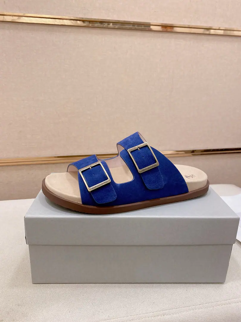 Plant prices: 【Cool.】Brunello Cucinelli BCMen's leisure men's sandals.｜This sandal is a swirling skin for the Italian import.｜The exterior of the shoe is plated with branded electrocution for the old processor.｜The buckles are scalding at will.｜You can handle it if you lose weight.｜The elastic rubber bubbles are so dense.｜It's not easy to deform.｜This sandal shoe is classic. It's never out of date.｜The personality of the outside world.logoAnd uniquely designed water-coated grooves.｜The luxury of the moment is blown up. Size: 38-44（45.46Do it.）