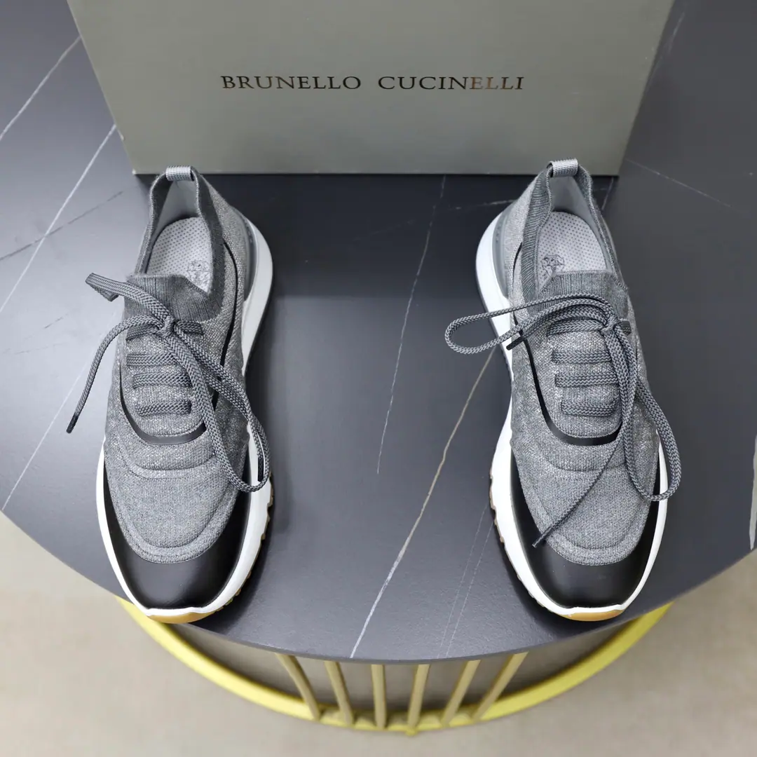 Get out of the factory. Original ListBrunello Cucinelli Men's anti-feather scuffle-coated knitting sneakers.！ Spring new money Classic leather shoe head wrapping. Light and flexible knitting shoes. Comfortable and leg-like. Same color as anti-feather belt. Decoration The classic badge sign the shoe tongue. Wearing tape with shoe rings High-ball looses and tights. It's easy to wear. You can draw the real leather cushion. No shoes. Light white yellow slammed under the soles of shoes Standard sneakers layout The shoes are stunned on both sides. It's amazing. A very good one. Simple Darkness You're a big-ass guy with feet., Full package！ Size: 38-39-40-41-42-43-44Skins size.（Customable45.46）
