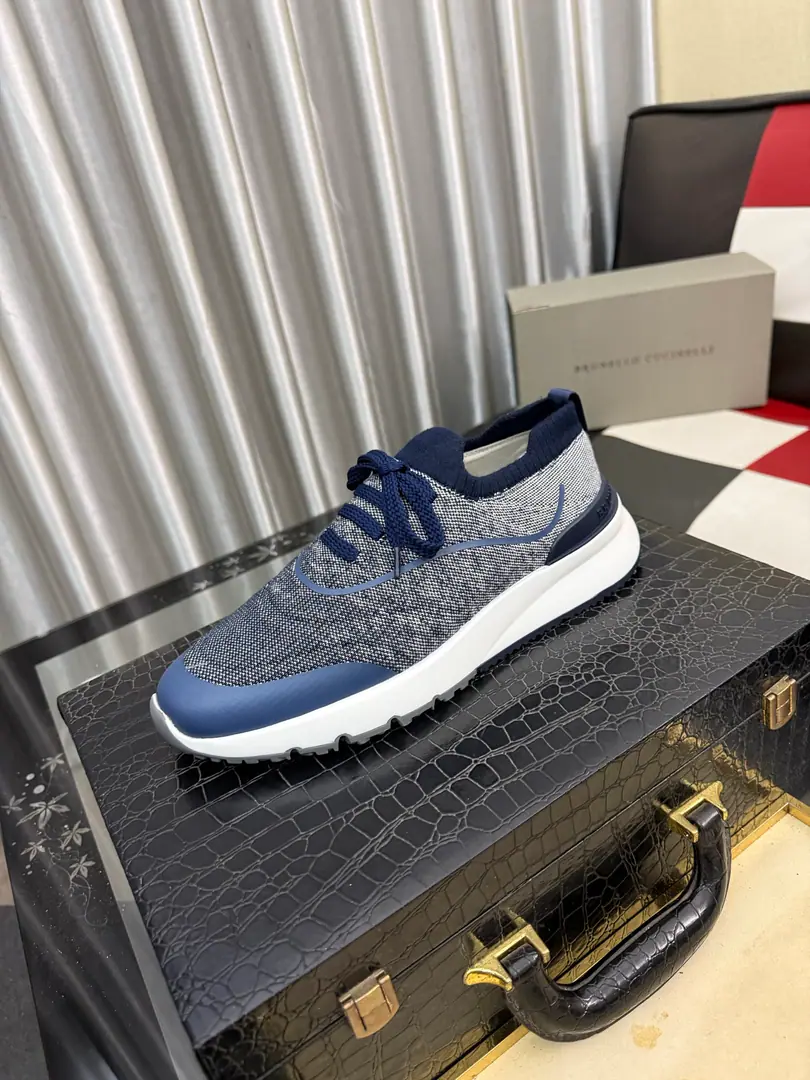 Get out of the factory.⌚️⌚️NewBrunello CucinelliSpring and summer.•I wear leisure sports shoes. BCThe world's top luxury brand from Italy. The shoes are airy and weave the wool. The high temperature of the shoe is melting.TPU Unique design Jane is not a bad person. The shoe is loose and the baggy is tight.+A pin-and-dock. Inside is a white benzene for a cow.+0.5mmCircle-based punch-hole design High-footing bubbles and cattle stickers. The upper foot is comfortable. TPU+PUThe big bottom is one. Shoes boxes are in the original drawer mode Shoes and shoes. Codes:38-44