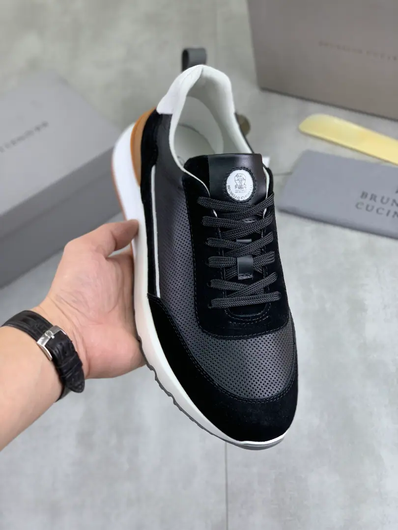 Plant price Real value High Version 🌹🌹BCNew Brunello Cucinell* Low gang sneakers. Official sales priceRMB, The classic veils inspire the taste of the sneakers.. The original cow skins are extremely light and flexible., The shoes are tight on both sides., And the shoe head is unique with sporting accessories.“Micah.”Process, I'm gonna go up and get air.. The elasticity of the knitting ensures that the shoes fit better., It's more comfortable in it. It's a very strong material comparison.. The skin of the cow has a pedal of the cow. I'm comfortable with air. Heel and shoe mats are branded.logoMark, The back and the weavers. The original model of light-blowing rubber grabs the soles of the shoes. Make shoes comfortable and flexible on their feet.. Easy and comfortable. Standard code number: 38-44 Colours: 4️⃣Colours