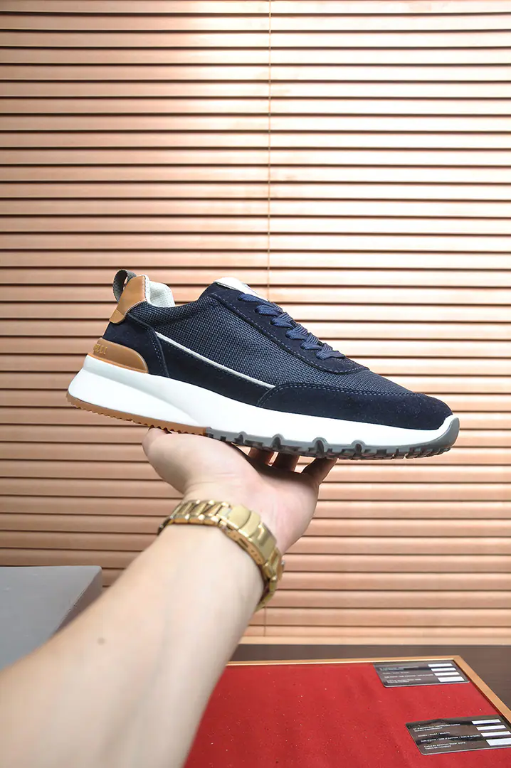 Get out of the factory. BCNew Brunello Cucinell* Low gang sneakers. The classic veils inspire the taste of the sneakers.. High-swiss-lighted, reveloping shoes are light and flexible., The shoes are tight on both sides., I'm comfortable with air. Heel and shoe mats are branded.logoMark, The back and the weavers. The original model of light-blowing rubber grabs the soles of the shoes. Make shoes comfortable and flexible on their feet.. Easy and comfortable. Standard cabinet number: 38-44.（45Make a reservation.）