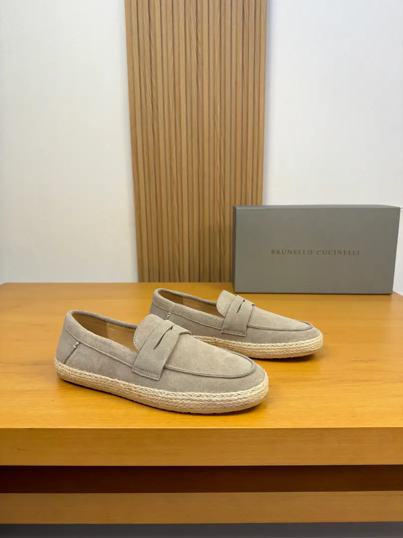 【 Brunello Cucinelli】Bruno.·Cuchnelli. High-end quality Original List·The leisure board shoes are stomping. Shoe.: Imports🔝High-swilight revelling cow skin., Shoe Dan..Back up..Sew the sewn-up of the outer car., Brand-loading decorations Uchi.: Water-tied cow skin. Otsumi!: It's so light.TPR·Rubber.Weaving ropes around the perimeter. Combination to the base Super-high-quality control.·- I'm doing a little work.: Highlight(High-end·- How expensive.·Slot) Size: 39-44（38, 45, Make a reservation.)·BC0126
