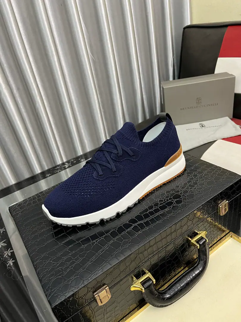 Get out of the factory.⌚️⌚️NewBrunello CucinelliSpring and summer.•I wear leisure sports shoes. BCThe world's top luxury brand from Italy. The shoes are airy and weave the wool. The high temperature of the shoe is melting.TPU Unique design Jane is not a bad person. The shoe is loose and the baggy is tight.+A pin-and-dock. Inside is a white benzene for a cow.+0.5mmCircle-based punch-hole design High-footing bubbles and cattle stickers. The upper foot is comfortable. TPU+PUThe big bottom is one. Shoes boxes are in the original drawer mode Shoes and shoes. Codes:38- ️⃣Colour Optional
