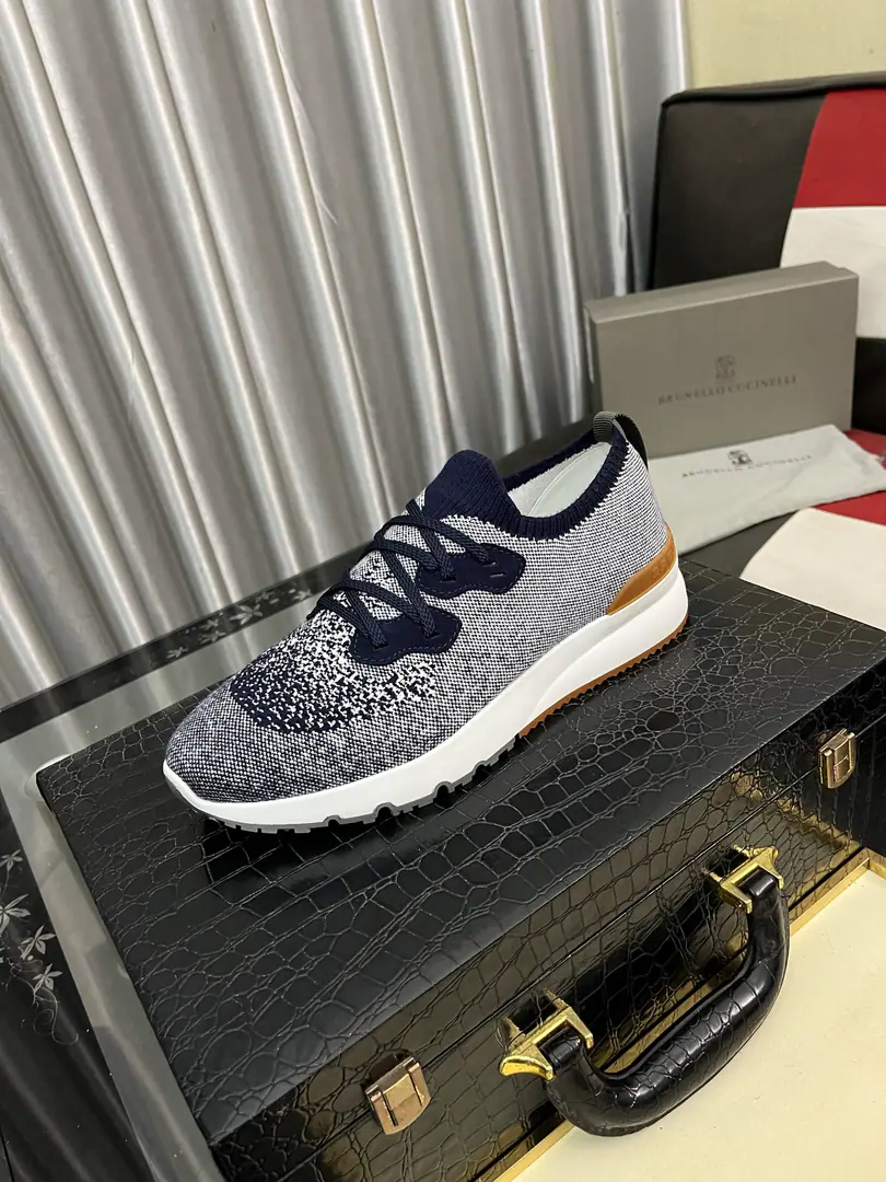 Get out of the factory.⌚️⌚️NewBrunello CucinelliSpring and summer.•I wear leisure sports shoes. BCThe world's top luxury brand from Italy. The shoes are airy and weave the wool. The high temperature of the shoe is melting.TPU Unique design Jane is not a bad person. The shoe is loose and the baggy is tight.+A pin-and-dock. Inside is a white benzene for a cow.+0.5mmCircle-based punch-hole design High-footing bubbles and cattle stickers. The upper foot is comfortable. TPU+PUThe big bottom is one. Shoes boxes are in the original drawer mode Shoes and shoes. Codes:38- ️⃣Colour Optional