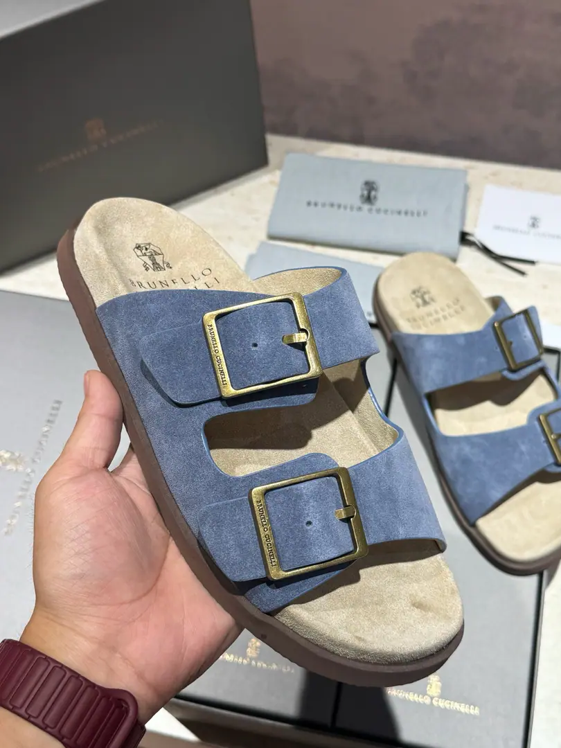 Brunello CucineliMen, leather slippers. The materials are beautiful.. Soft, skin-shoeed, wrapped-up designs that touch your feet., And with the most light. Combining the outer soles of micro-holed materials, Make your leisure time more comfortable.. Size:39-44(38.45Custom）