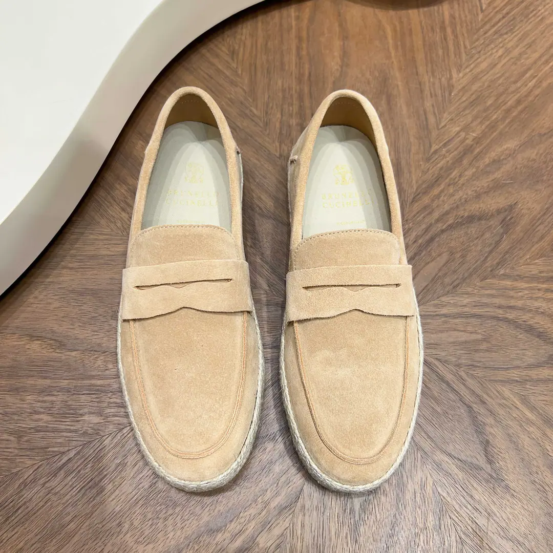 Brunello CucinelliMen's leisure shoes.｜The material shows the style of the rubber soles., Simple style｜The velvet-skinned shoes., Soft｜It's on the soles of the rubber shoes., Create a sense of flexibility and light feet.｜ Inside, inside, inside.➕Sweat-pad feet. Size: 39-44（38.45.Do it.)
