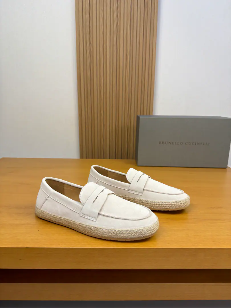 【 Brunello Cucinelli】Bruno.·Cuchnelli. High-end quality Original List·The leisure board shoes are stomping. Shoe.: Imports🔝High-swilight revelling cow skin., Shoe Dan..Back up..Sew the sewn-up of the outer car., Brand-loading decorations Uchi.: Water-tied cow skin. Otsumi!: It's so light.TPR·Rubber.Weaving ropes around the perimeter. Combination to the base Super-high-quality control.·- I'm doing a little work.: Highlight(High-end·- How expensive.·Slot) Size: 39-44（38, 45, Make a reservation.)·BC0126