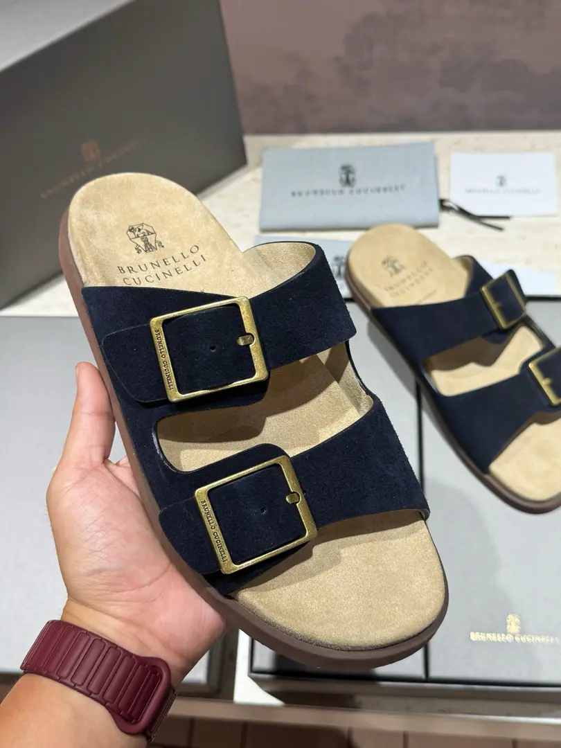 Brunello CucineliMen, leather slippers. The materials are beautiful.. Soft, skin-shoeed, wrapped-up designs that touch your feet., And with the most light. Combining the outer soles of micro-holed materials, Make your leisure time more comfortable.. Size:39-44(38.45Custom）