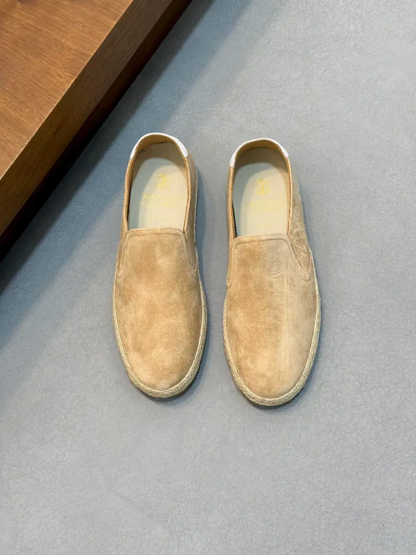 Brunello CucinelliMen's leisure shoes.｜The material shows the style of the rubber soles., Simple style｜The velvet-skinned shoes., Soft｜It's on the soles of the rubber shoes., Create a sense of flexibility and light feet.｜ Inside, inside, inside.➕Sweat-pad feet. Size: 39-44（38.45.Do it.)