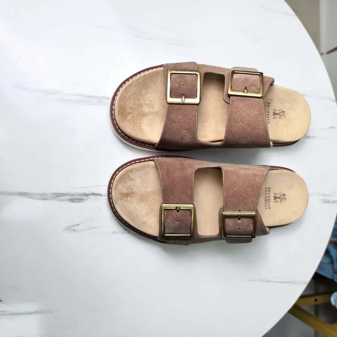 Plant price: 🏇🏻🏇🏻🏇🏻 【Cool.】Brunello Cucinelli BCMen's leisure men's sandals.✅ This sandal is a swirling skin for the Italian import.✅ The elastic rubber bubbles are so dense.｜It's not easy to deform.✅ This sandal shoe is classic. It's never out of date.✅ The personality of the outside world.logoAnd uniquely designed water-coated grooves.｜The luxury of the moment is blown up. Size: 38-44（45.46Do it.）