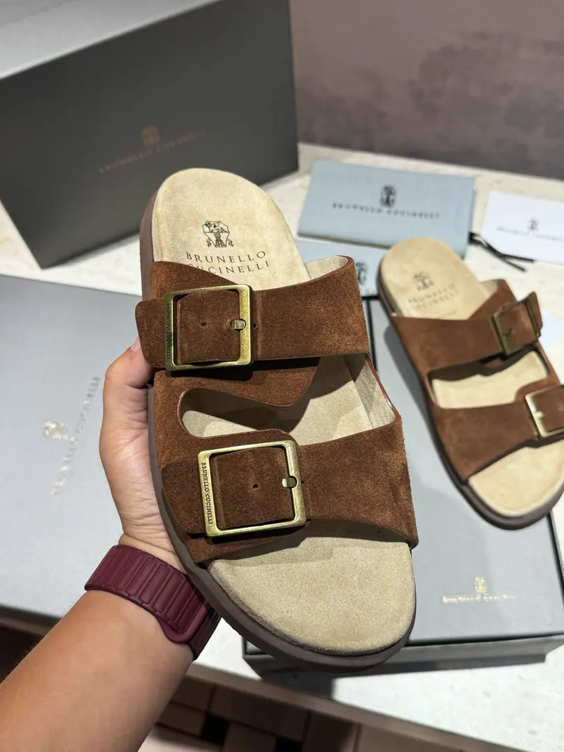 Brunello CucineliMen, leather slippers. The materials are beautiful.. Soft, skin-shoeed, wrapped-up designs that touch your feet., And with the most light. Combining the outer soles of micro-holed materials, Make your leisure time more comfortable.. Size:39-44(38.45Custom）