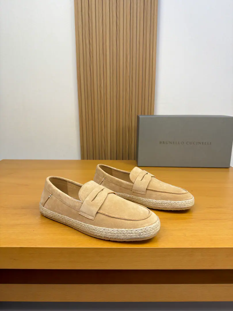 【 Brunello Cucinelli】Bruno.·Cuchnelli. High-end quality Original List·The leisure board shoes are stomping. Shoe.: Imports🔝High-swilight revelling cow skin., Shoe Dan..Back up..Sew the sewn-up of the outer car., Brand-loading decorations Uchi.: Water-tied cow skin. Otsumi!: It's so light.TPR·Rubber.Weaving ropes around the perimeter. Combination to the base Super-high-quality control.·- I'm doing a little work.: Highlight(High-end·- How expensive.·Slot) Size: 39-44（38, 45, Make a reservation.)·BC0126