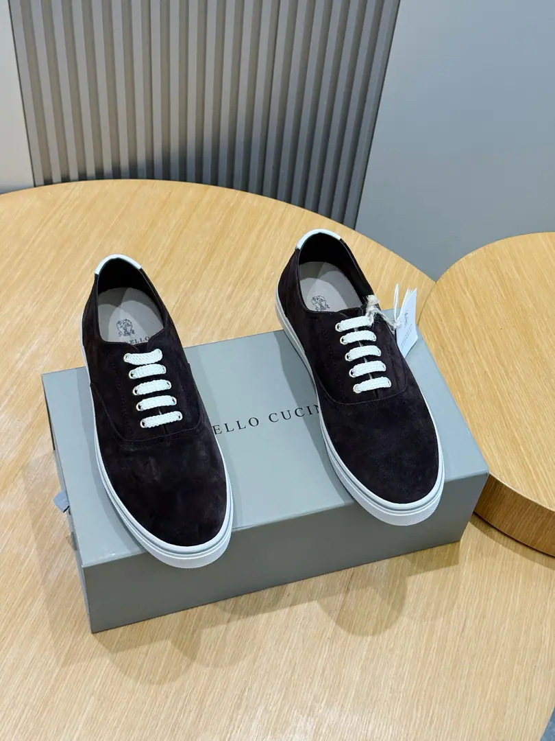 Brunello CucinelliA man's skin, a man's shoes. The precious materials are in the same way as the craftsmanship., Give this simple water-washed leather-bed shoe a great deal of modern style.. The charm of the season is so intense with the skin of the skin of the skin., The leather liner is reinforced by a solid light rubber sole., Increased comfort and mobility in shoes. Size:39-44(38.45Custom）