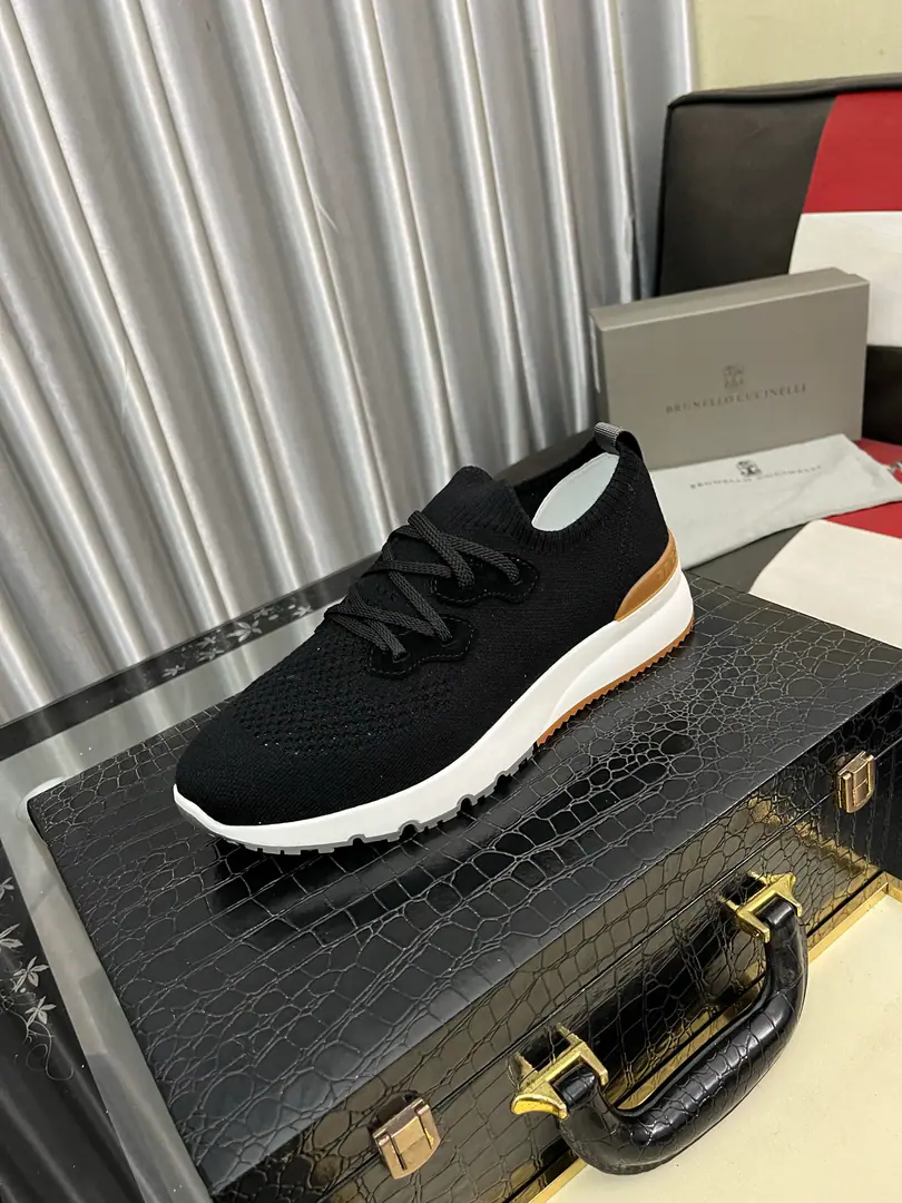 Get out of the factory.⌚️⌚️NewBrunello CucinelliSpring and summer.•I wear leisure sports shoes. BCThe world's top luxury brand from Italy. The shoes are airy and weave the wool. The high temperature of the shoe is melting.TPU Unique design Jane is not a bad person. The shoe is loose and the baggy is tight.+A pin-and-dock. Inside is a white benzene for a cow.+0.5mmCircle-based punch-hole design High-footing bubbles and cattle stickers. The upper foot is comfortable. TPU+PUThe big bottom is one. Shoes boxes are in the original drawer mode Shoes and shoes. Codes:38- ️⃣Colour Optional