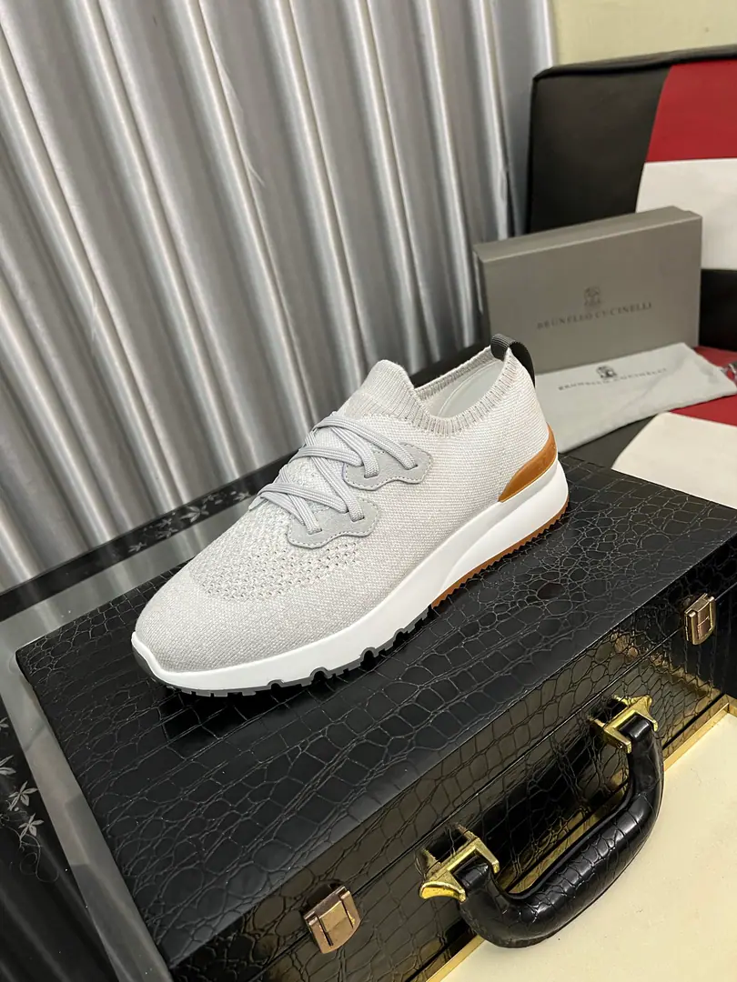 Get out of the factory.⌚️⌚️NewBrunello CucinelliSpring and summer.•I wear leisure sports shoes. BCThe world's top luxury brand from Italy. The shoes are airy and weave the wool. The high temperature of the shoe is melting.TPU Unique design Jane is not a bad person. The shoe is loose and the baggy is tight.+A pin-and-dock. Inside is a white benzene for a cow.+0.5mmCircle-based punch-hole design High-footing bubbles and cattle stickers. The upper foot is comfortable. TPU+PUThe big bottom is one. Shoes boxes are in the original drawer mode Shoes and shoes. Codes:38- ️⃣Colour Optional