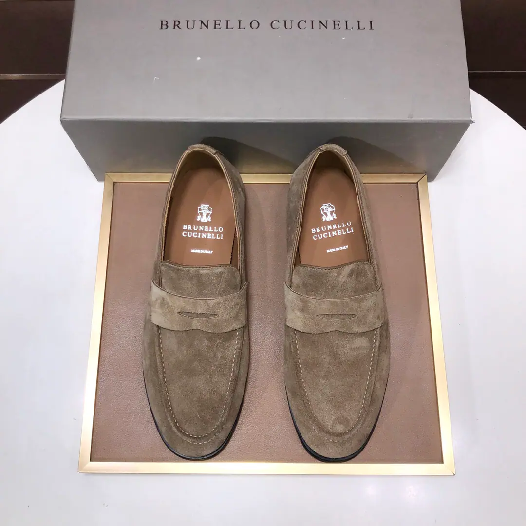Get out of the factory. New paragraphBrunello CucinelliA man's leisure shoes. The network is being sold simultaneously..This one.BCThe glue that doesn't damp. The skin of the calf is super soft and touchive.. Rubber Bottom The insides are full of cow skin. Rework. Shoes numbers:39-44 （38 45 46 Custom without re-offer）With original packaging+Dustproof bags