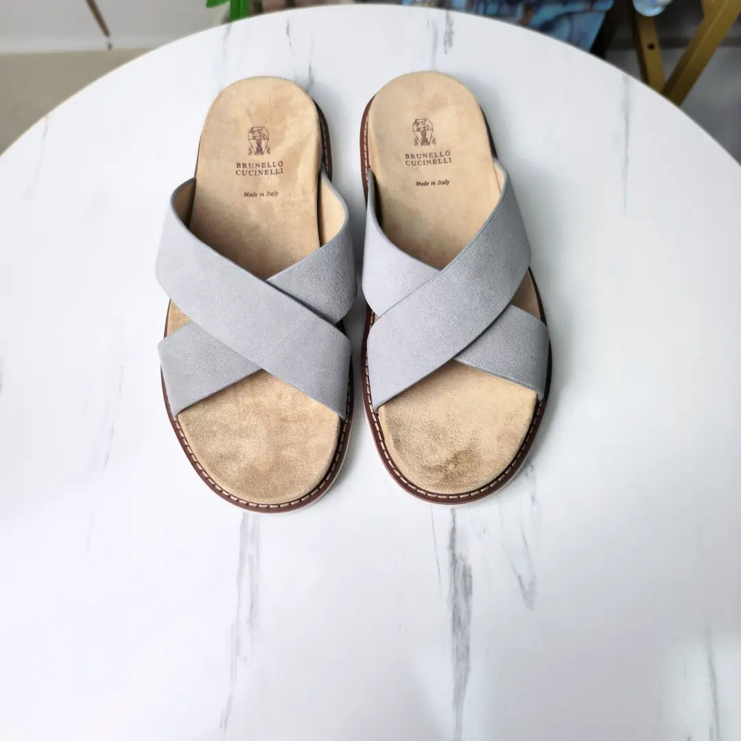Plant price: 🏇🏻🏇🏻🏇🏻 【Cool.】Brunello Cucinelli BCMen's leisure men's sandals.✅ This sandal is a swirling skin for the Italian import.✅ The elastic rubber bubbles are so dense.｜It's not easy to deform.✅ This sandal shoe is classic. It's never out of date.✅ The personality of the outside world.logoAnd uniquely designed water-coated grooves.｜The luxury of the moment is blown up. Size: 38-44（45.46Do it.）