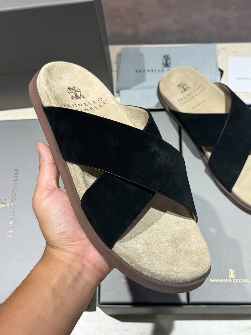 Brunello CucineliMen, leather slippers. The materials are beautiful.. Soft, skin-shoeed, wrapped-up designs that touch your feet., And with the most light. Combining the outer soles of micro-holed materials, Make your leisure time more comfortable.. Size:39-44(38.45Custom）