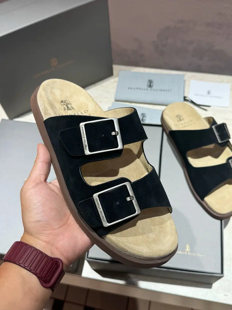 Brunello CucineliMen, leather slippers. The materials are beautiful.. Soft, skin-shoeed, wrapped-up designs that touch your feet., And with the most light. Combining the outer soles of micro-holed materials, Make your leisure time more comfortable.. Size:39-44(38.45Custom）