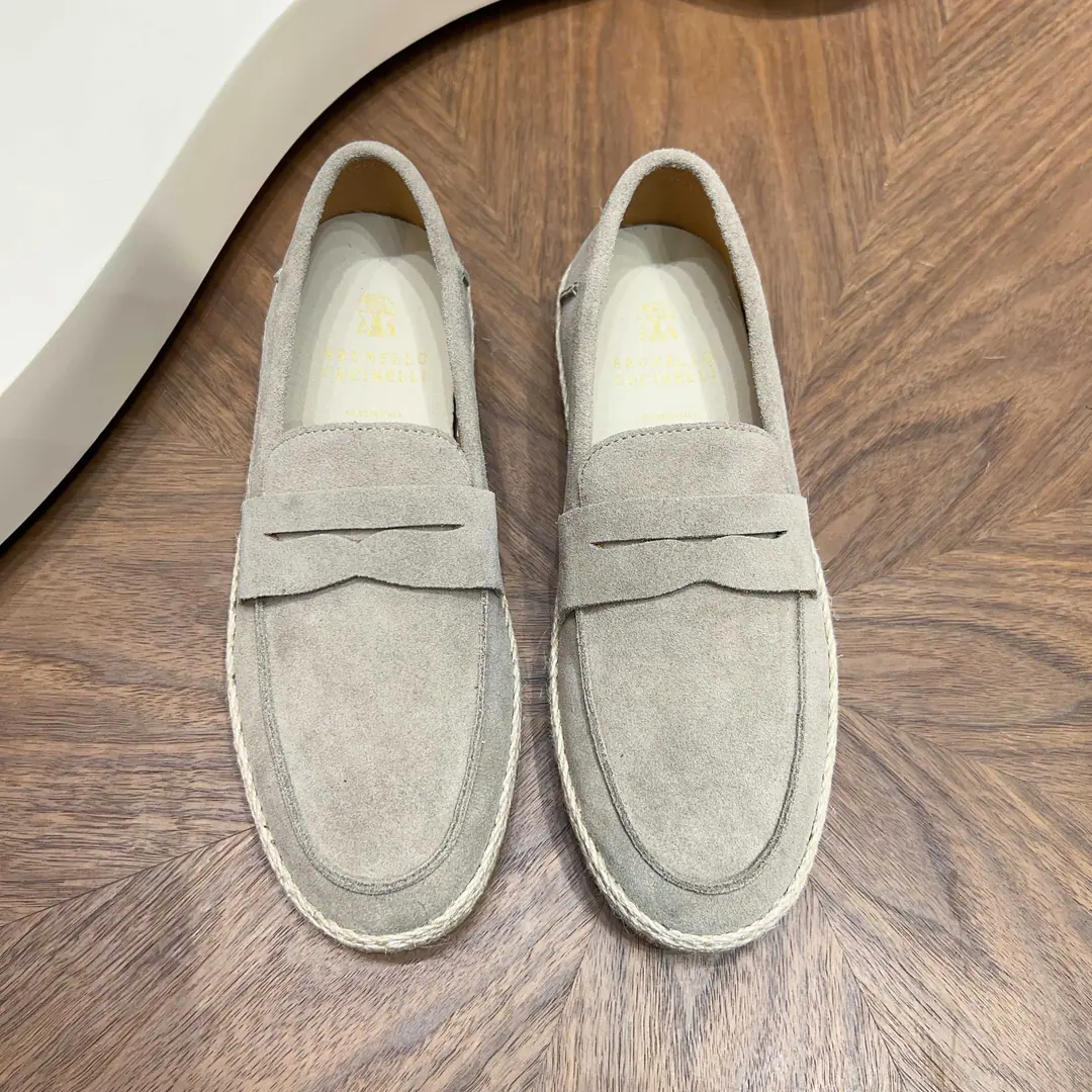 Brunello CucinelliMen's leisure shoes.｜The material shows the style of the rubber soles., Simple style｜The velvet-skinned shoes., Soft｜It's on the soles of the rubber shoes., Create a sense of flexibility and light feet.｜ Inside, inside, inside.➕Sweat-pad feet. Size: 39-44（38.45.Do it.)
