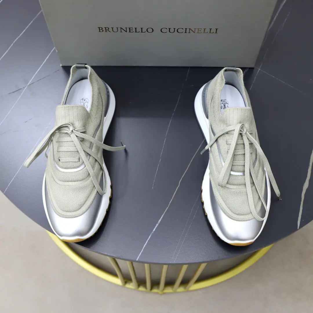 Get out of the factory. Original ListBrunello Cucinelli Men's anti-feather scuffle-coated knitting sneakers.！ Spring new money Classic leather shoe head wrapping. Light and flexible knitting shoes. Comfortable and leg-like. Same color as anti-feather belt. Decoration The classic badge sign the shoe tongue. Wearing tape with shoe rings High-ball looses and tights. It's easy to wear. You can draw the real leather cushion. No shoes. Light white yellow slammed under the soles of shoes Standard sneakers layout The shoes are stunned on both sides. It's amazing. A very good one. Simple Darkness You're a big-ass guy with feet., Full package！ Size: 38-39-40-41-42-43-44Skins size.（Customable45.46）