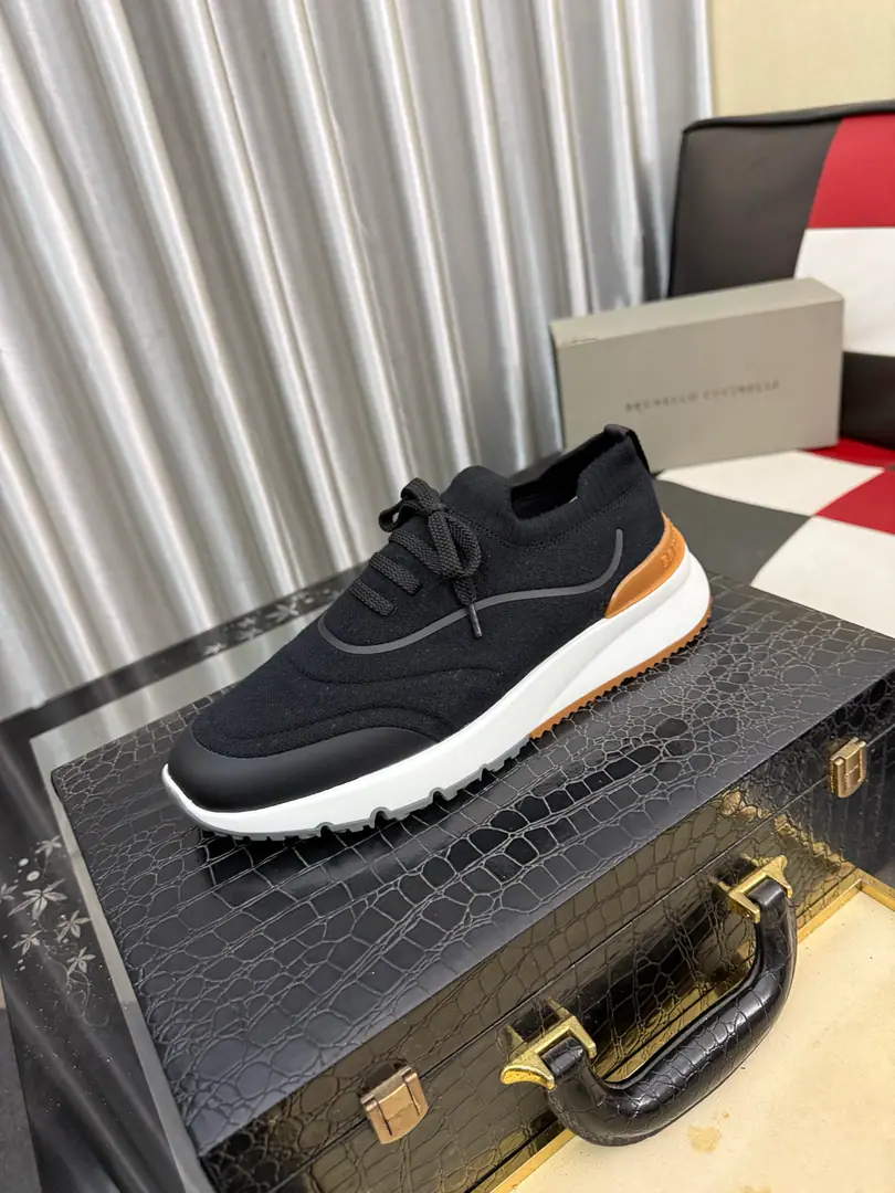 Get out of the factory.⌚️⌚️NewBrunello CucinelliSpring and summer.•I wear leisure sports shoes. BCThe world's top luxury brand from Italy. The shoes are airy and weave the wool. The high temperature of the shoe is melting.TPU Unique design Jane is not a bad person. The shoe is loose and the baggy is tight.+A pin-and-dock. Inside is a white benzene for a cow.+0.5mmCircle-based punch-hole design High-footing bubbles and cattle stickers. The upper foot is comfortable. TPU+PUThe big bottom is one. Shoes boxes are in the original drawer mode Shoes and shoes. Codes:38-44