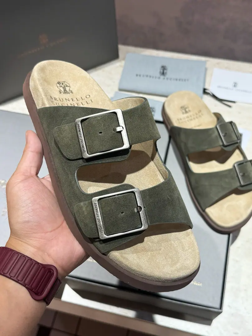 Brunello CucineliMen, leather slippers. The materials are beautiful.. Soft, skin-shoeed, wrapped-up designs that touch your feet., And with the most light. Combining the outer soles of micro-holed materials, Make your leisure time more comfortable.. Size:39-44(38.45Custom）