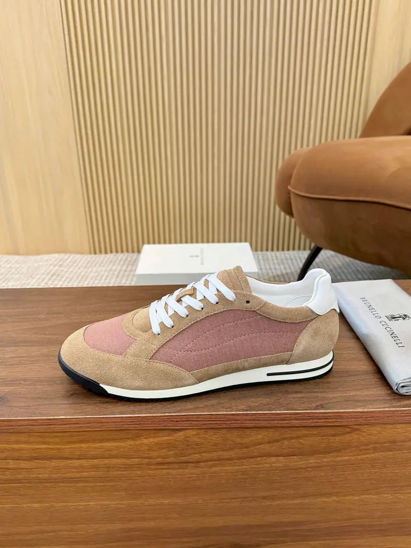 Minoru.🎤🎤 Brunello Cucinelli ssSpring and summer. Men's shoes. AbbreviationsBC This brand is the world's top luxury brand from Italy.[John.], It's called a low profile luxury. “King of the velvet.” and “The real luxury of the garment industry.”. A lot of people know about wool.CashmereTop, Expensive., I can't take it off when I wear it., And a lot of them., No comparison.BCThis brand is better at designing a top-level wool fabric. “Low profile luxury.” The style of the. I'll have a little skin on my shoe and a sandy skin. Inside is a white benzene-specific design for sheep., High-footing bubbles and cattle stickers., The upper foot is comfortable., No coloring., No slides., Environmentally soundTPU+PUThe big bottom is one., Clean and unplugged.. The hysteria shed. ♪ The plentiful ♪ Box packing Size: 39-44 （38.45.46Make a reservation or not.）Welcome to the map.[Applause.]The transmission will blow.……[John.][John.][John.]