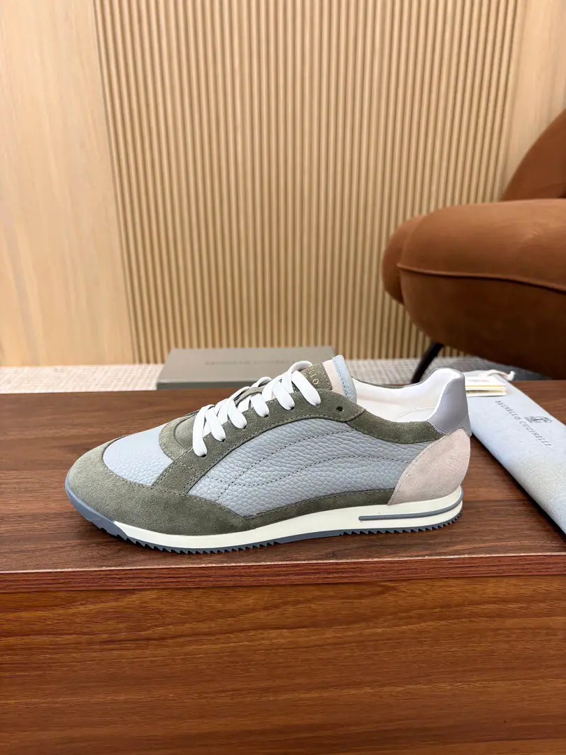 Minoru.🎤🎤 Brunello Cucinelli ssSpring and summer. Men's shoes. AbbreviationsBC This brand is the world's top luxury brand from Italy.[John.], It's called a low profile luxury. “King of the velvet.” and “The real luxury of the garment industry.”. A lot of people know about wool.CashmereTop, Expensive., I can't take it off when I wear it., And a lot of them., No comparison.BCThis brand is better at designing a top-level wool fabric. “Low profile luxury.” The style of the. I'll have a little skin on my shoe and a sandy skin. Inside is a white benzene-specific design for sheep., High-footing bubbles and cattle stickers., The upper foot is comfortable., No coloring., No slides., Environmentally soundTPU+PUThe big bottom is one., Clean and unplugged.. The hysteria shed. ♪ The plentiful ♪ Box packing Size: 39-44 （38.45.46Make a reservation or not.）Welcome to the map.[Applause.]The transmission will blow.……[John.][John.][John.]