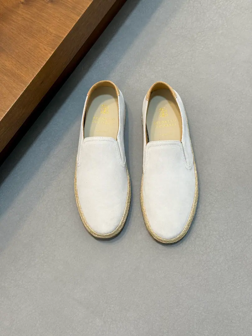 Brunello CucinelliMen's leisure shoes.｜The material shows the style of the rubber soles., Simple style｜The velvet-skinned shoes., Soft｜It's on the soles of the rubber shoes., Create a sense of flexibility and light feet.｜ Inside, inside, inside.➕Sweat-pad feet. Size: 39-44（38.45.Do it.)