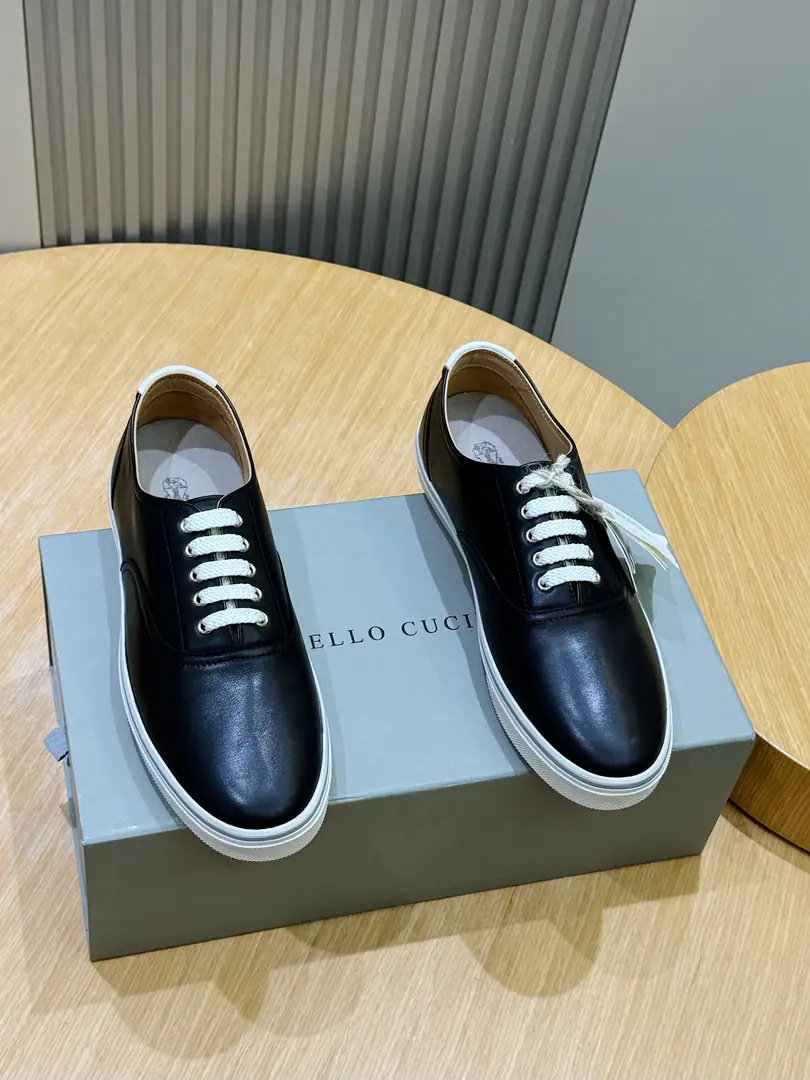 Brunello CucinelliA man's skin, a man's shoes. The precious materials are in the same way as the craftsmanship., Give this simple water-washed leather-bed shoe a great deal of modern style.. The charm of the season is so intense with the skin of the skin of the skin., The leather liner is reinforced by a solid light rubber sole., Increased comfort and mobility in shoes. Size:39-44(38.45Custom）