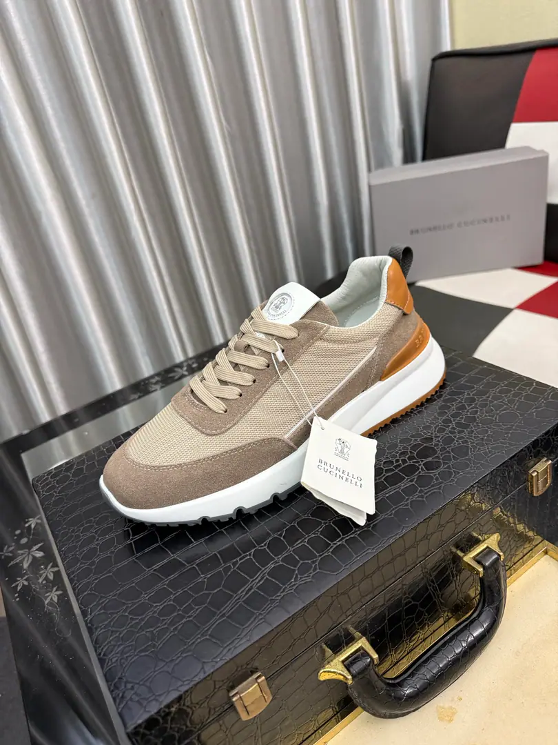 Get out of the factory.⌚️⌚️NewBrunello CucinelliSpring and summer.•I wear leisure sports shoes. BCThe world's top luxury brand from Italy. The shoes are airy and weave the wool. The high temperature of the shoe is melting.TPU Unique design Jane is not a bad person. The shoe is loose and the baggy is tight.+A pin-and-dock. Inside is a white benzene for a cow.+0.5mmCircle-based punch-hole design High-footing bubbles and cattle stickers. The upper foot is comfortable. TPU+PUThe big bottom is one. Shoes boxes are in the original drawer mode Shoes and shoes. Codes:38-44