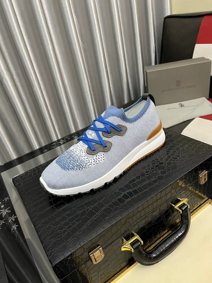 Get out of the factory.⌚️⌚️NewBrunello CucinelliSpring and summer.•I wear leisure sports shoes. BCThe world's top luxury brand from Italy. The shoes are airy and weave the wool. The high temperature of the shoe is melting.TPU Unique design Jane is not a bad person. The shoe is loose and the baggy is tight.+A pin-and-dock. Inside is a white benzene for a cow.+0.5mmCircle-based punch-hole design High-footing bubbles and cattle stickers. The upper foot is comfortable. TPU+PUThe big bottom is one. Shoes boxes are in the original drawer mode Shoes and shoes. Codes:38- ️⃣Colour Optional