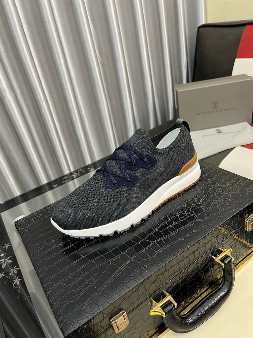 Get out of the factory.⌚️⌚️NewBrunello CucinelliSpring and summer.•I wear leisure sports shoes. BCThe world's top luxury brand from Italy. The shoes are airy and weave the wool. The high temperature of the shoe is melting.TPU Unique design Jane is not a bad person. The shoe is loose and the baggy is tight.+A pin-and-dock. Inside is a white benzene for a cow.+0.5mmCircle-based punch-hole design High-footing bubbles and cattle stickers. The upper foot is comfortable. TPU+PUThe big bottom is one. Shoes boxes are in the original drawer mode Shoes and shoes. Codes:38- ️⃣Colour Optional