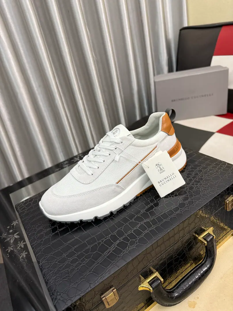 Get out of the factory.⌚️⌚️NewBrunello CucinelliSpring and summer.•I wear leisure sports shoes. BCThe world's top luxury brand from Italy. The shoes are airy and weave the wool. The high temperature of the shoe is melting.TPU Unique design Jane is not a bad person. The shoe is loose and the baggy is tight.+A pin-and-dock. Inside is a white benzene for a cow.+0.5mmCircle-based punch-hole design High-footing bubbles and cattle stickers. The upper foot is comfortable. TPU+PUThe big bottom is one. Shoes boxes are in the original drawer mode Shoes and shoes. Codes:38-44
