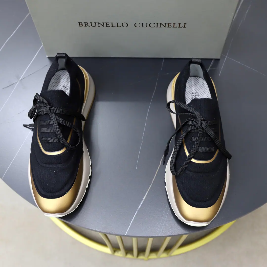Get out of the factory. Original ListBrunello Cucinelli Men's anti-feather scuffle-coated knitting sneakers.！ Spring new money Classic leather shoe head wrapping. Light and flexible knitting shoes. Comfortable and leg-like. Same color as anti-feather belt. Decoration The classic badge sign the shoe tongue. Wearing tape with shoe rings High-ball looses and tights. It's easy to wear. You can draw the real leather cushion. No shoes. Light white yellow slammed under the soles of shoes Standard sneakers layout The shoes are stunned on both sides. It's amazing. A very good one. Simple Darkness You're a big-ass guy with feet., Full package！ Size: 38-39-40-41-42-43-44Skins size.（Customable45.46）