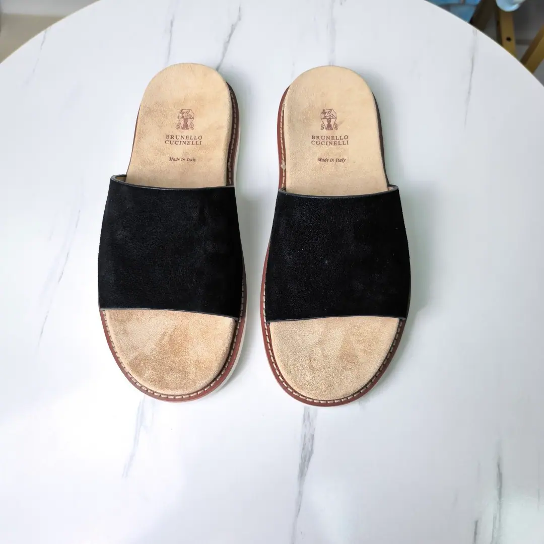 Plant price: 🏇🏻🏇🏻🏇🏻 【Cool.】Brunello Cucinelli BCMen's leisure men's sandals.✅ This sandal is a swirling skin for the Italian import.✅ The elastic rubber bubbles are so dense.｜It's not easy to deform.✅ This sandal shoe is classic. It's never out of date.✅ The personality of the outside world.logoAnd uniquely designed water-coated grooves.｜The luxury of the moment is blown up. Size: 38-44（45.46Do it.）