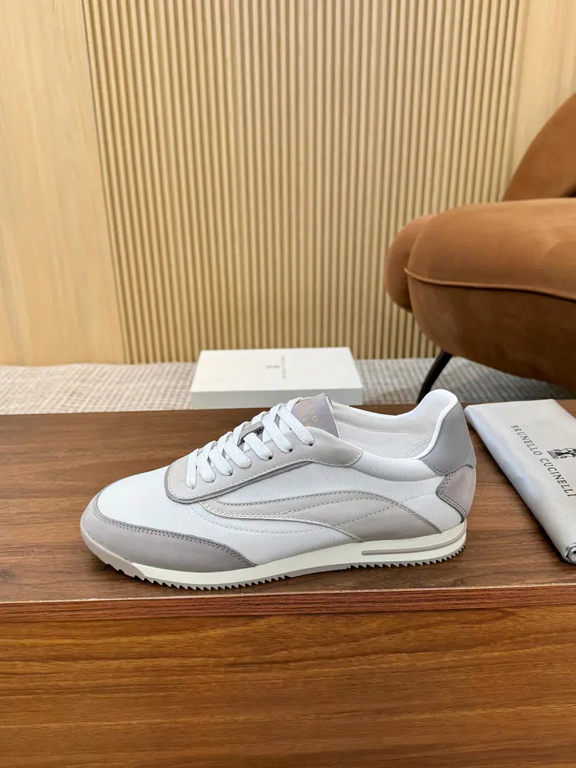 Minoru.🎤🎤 Brunello Cucinelli ssSpring and summer. Men's shoes. AbbreviationsBC This brand is the world's top luxury brand from Italy.[John.], It's called a low profile luxury. “King of the velvet.” and “The real luxury of the garment industry.”. A lot of people know about wool.CashmereTop, Expensive., I can't take it off when I wear it., And a lot of them., No comparison.BCThis brand is better at designing a top-level wool fabric. “Low profile luxury.” The style of the. I'll have a little skin on my shoe and a sandy skin. Inside is a white benzene-specific design for sheep., High-footing bubbles and cattle stickers., The upper foot is comfortable., No coloring., No slides., Environmentally soundTPU+PUThe big bottom is one., Clean and unplugged.. The hysteria shed. ♪ The plentiful ♪ Box packing Size: 39-44 （38.45.46Make a reservation or not.）Welcome to the map.[Applause.]The transmission will blow.……[John.][John.][John.]