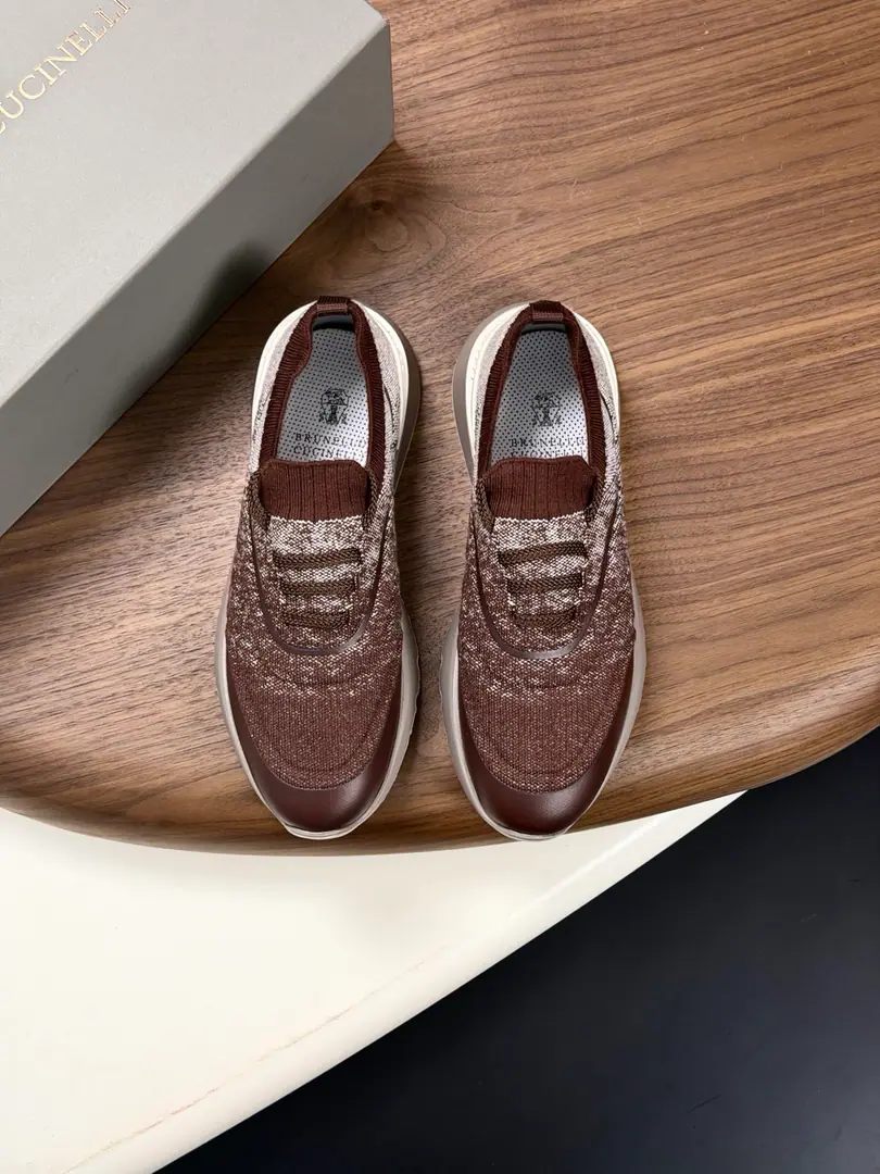 Brunello Cucinelli Men's anti-feather scuffle-coated knitting sneakers.！ Spring new money Classic anti-feather shoe head wrapping. Light and flexible knitting shoes. Comfortable and leg-like. Same color as anti-feather belt. Decoration The classic badge sign the shoe tongue. Wearing tape with shoe rings High-ball looses and tights. It's easy to wear. You can draw the real leather cushion. No shoes. Light white yellow slammed under the soles of shoes Standard sneakers layout The shoes are stunned on both sides. It's amazing. A very good one. Simple Darkness You're a big-ass guy with feet., Full package！ Size: 39-40-41-42-43-44Skins size.（Customable38.45.46）