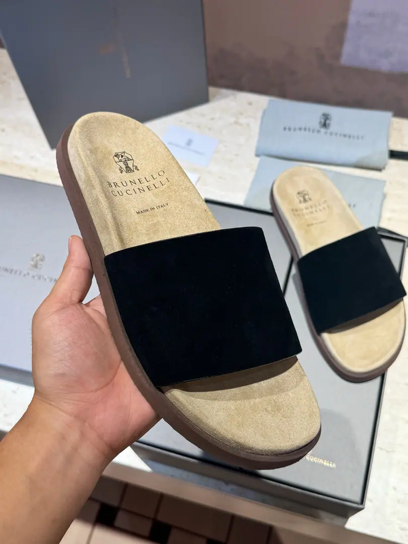 Brunello CucineliMen, leather slippers. The materials are beautiful.. Soft, skin-shoeed, wrapped-up designs that touch your feet., And with the most light. Combining the outer soles of micro-holed materials, Make your leisure time more comfortable.. Size:39-44(38.45Custom）