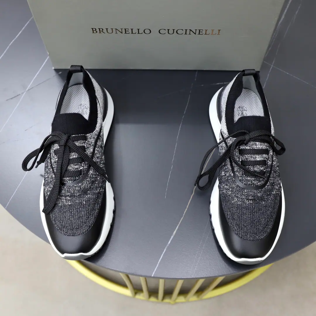 Get out of the factory. Original ListBrunello Cucinelli Men's anti-feather scuffle-coated knitting sneakers.！ Spring new money Classic leather shoe head wrapping. Light and flexible knitting shoes. Comfortable and leg-like. Same color as anti-feather belt. Decoration The classic badge sign the shoe tongue. Wearing tape with shoe rings High-ball looses and tights. It's easy to wear. You can draw the real leather cushion. No shoes. Light white yellow slammed under the soles of shoes Standard sneakers layout The shoes are stunned on both sides. It's amazing. A very good one. Simple Darkness You're a big-ass guy with feet., Full package！ Size: 38-39-40-41-42-43-44Skins size.（Customable45.46）