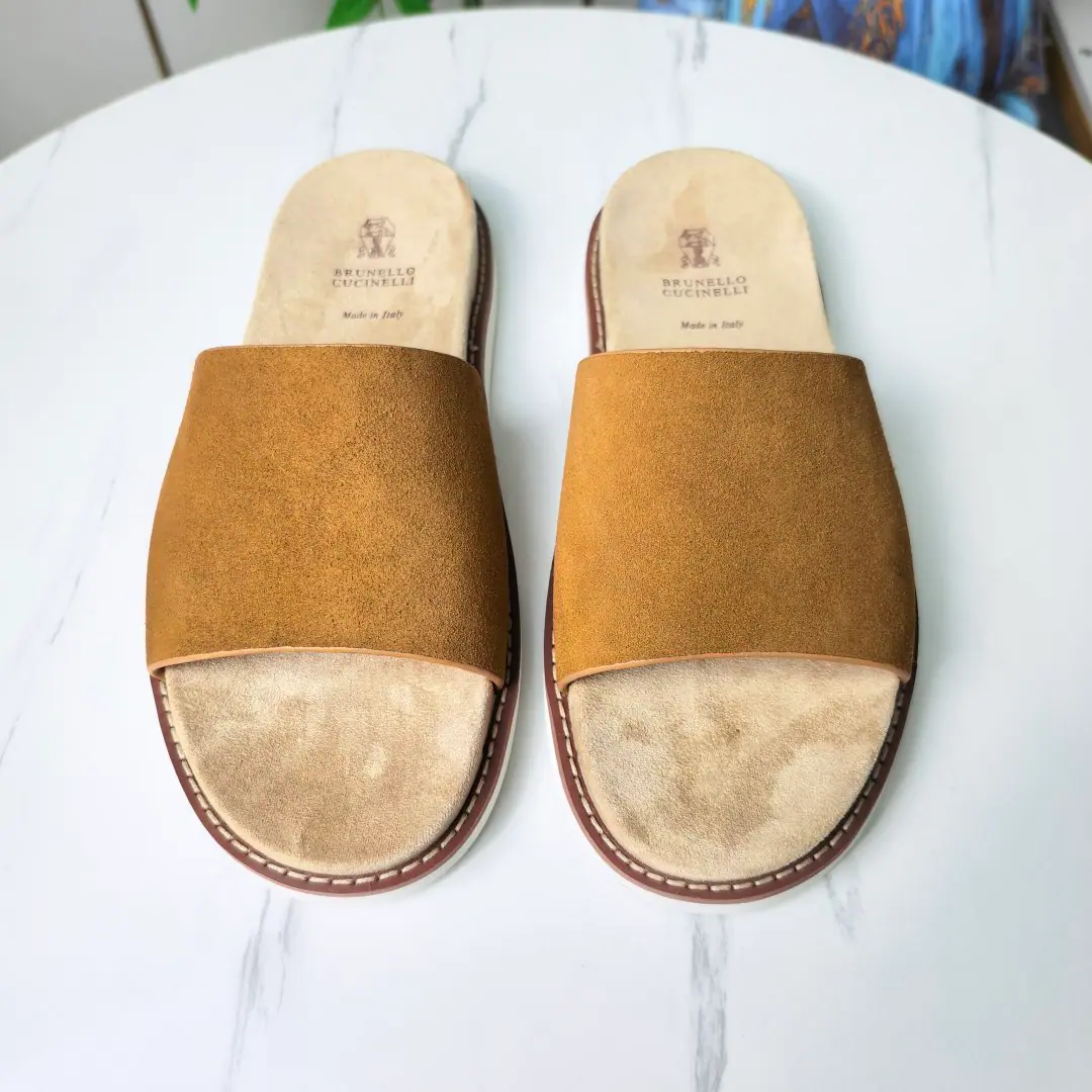Plant price: 🏇🏻🏇🏻🏇🏻 【Cool.】Brunello Cucinelli BCMen's leisure men's sandals.✅ This sandal is a swirling skin for the Italian import.✅ The elastic rubber bubbles are so dense.｜It's not easy to deform.✅ This sandal shoe is classic. It's never out of date.✅ The personality of the outside world.logoAnd uniquely designed water-coated grooves.｜The luxury of the moment is blown up. Size: 38-44（45.46Do it.）