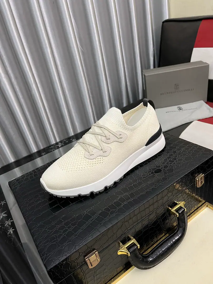Get out of the factory.⌚️⌚️NewBrunello CucinelliSpring and summer.•I wear leisure sports shoes. BCThe world's top luxury brand from Italy. The shoes are airy and weave the wool. The high temperature of the shoe is melting.TPU Unique design Jane is not a bad person. The shoe is loose and the baggy is tight.+A pin-and-dock. Inside is a white benzene for a cow.+0.5mmCircle-based punch-hole design High-footing bubbles and cattle stickers. The upper foot is comfortable. TPU+PUThe big bottom is one. Shoes boxes are in the original drawer mode Shoes and shoes. Codes:38- ️⃣Colour Optional